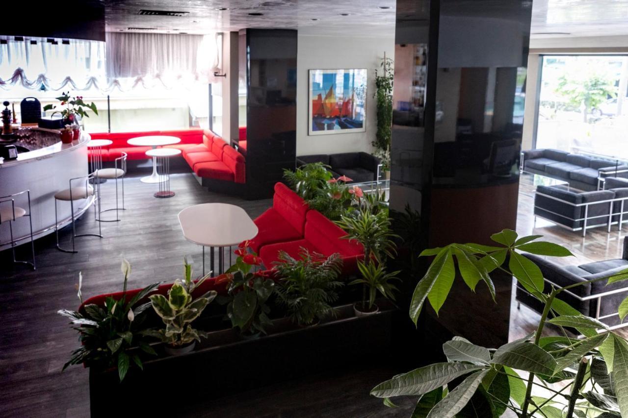 Hotel Derby Римини Экстерьер фото