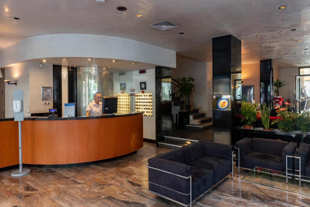 Hotel Derby Римини Экстерьер фото