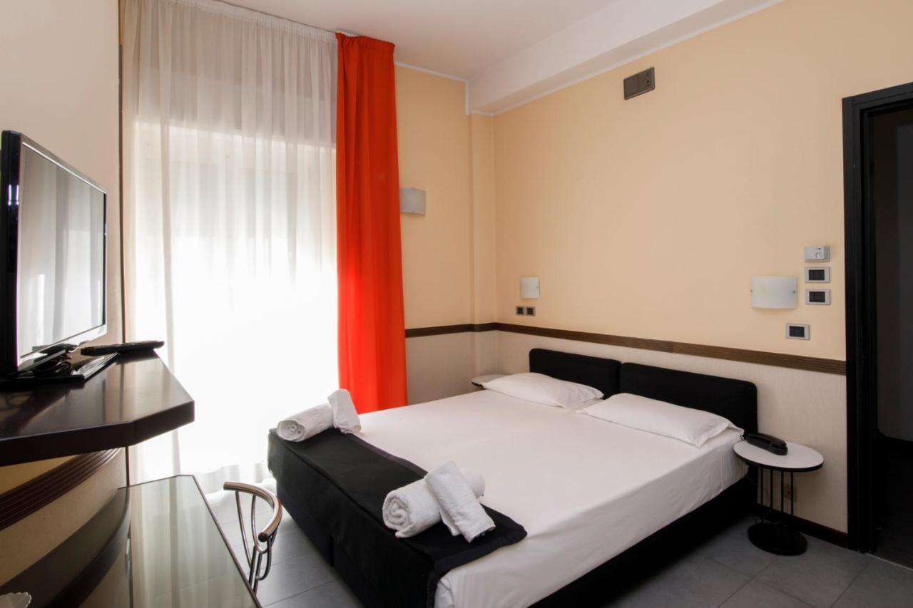 Hotel Derby Римини Экстерьер фото