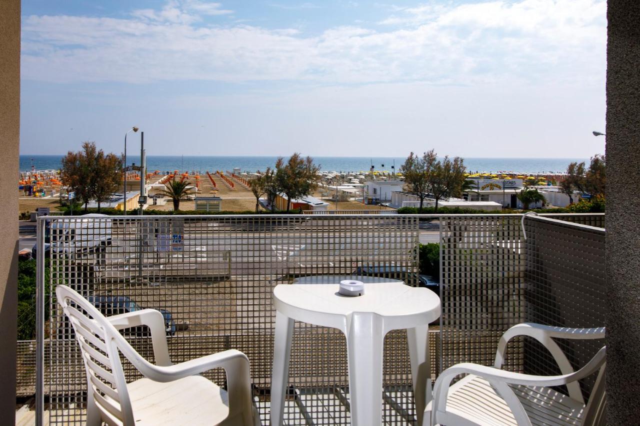 Hotel Derby Римини Экстерьер фото