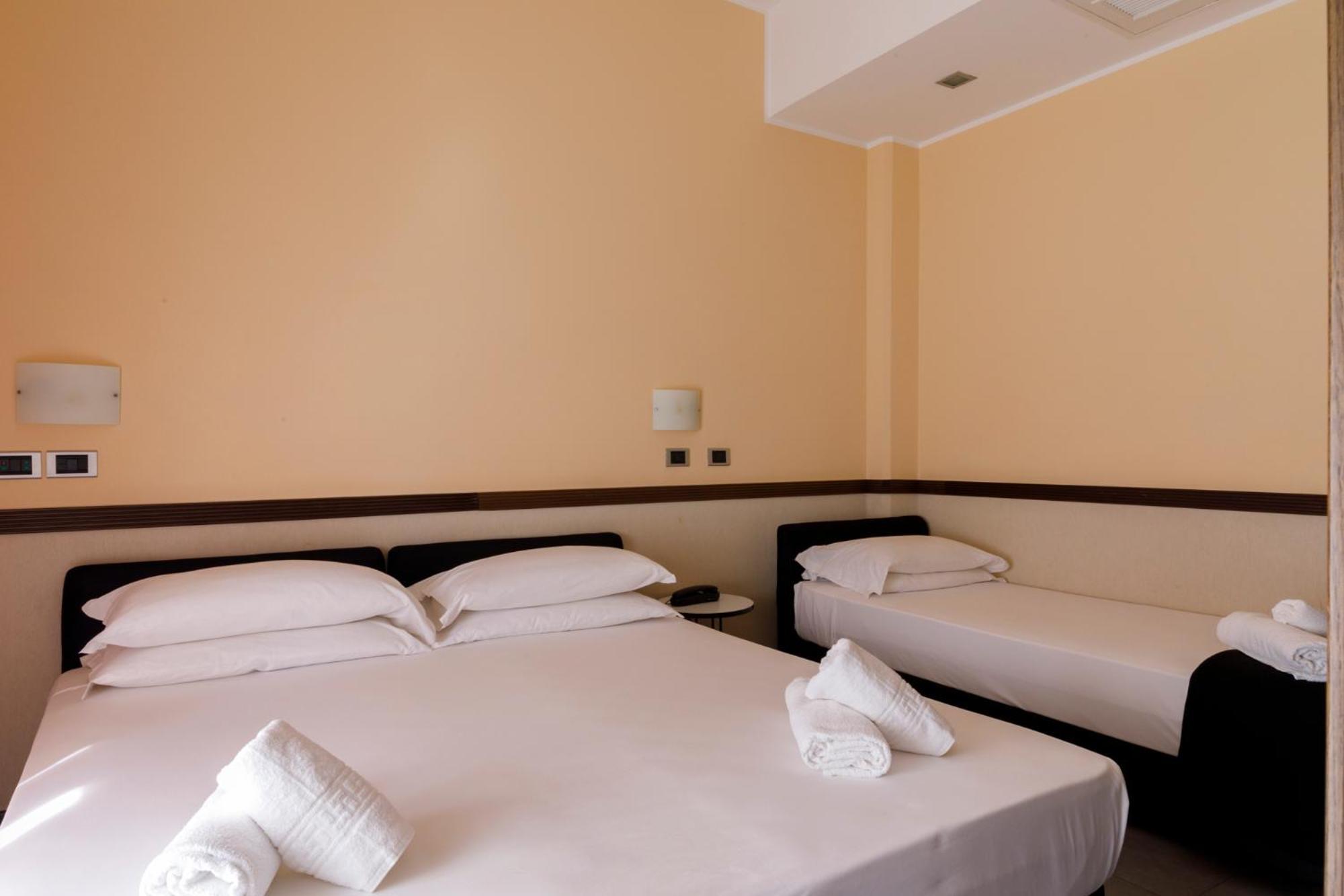 Hotel Derby Римини Экстерьер фото