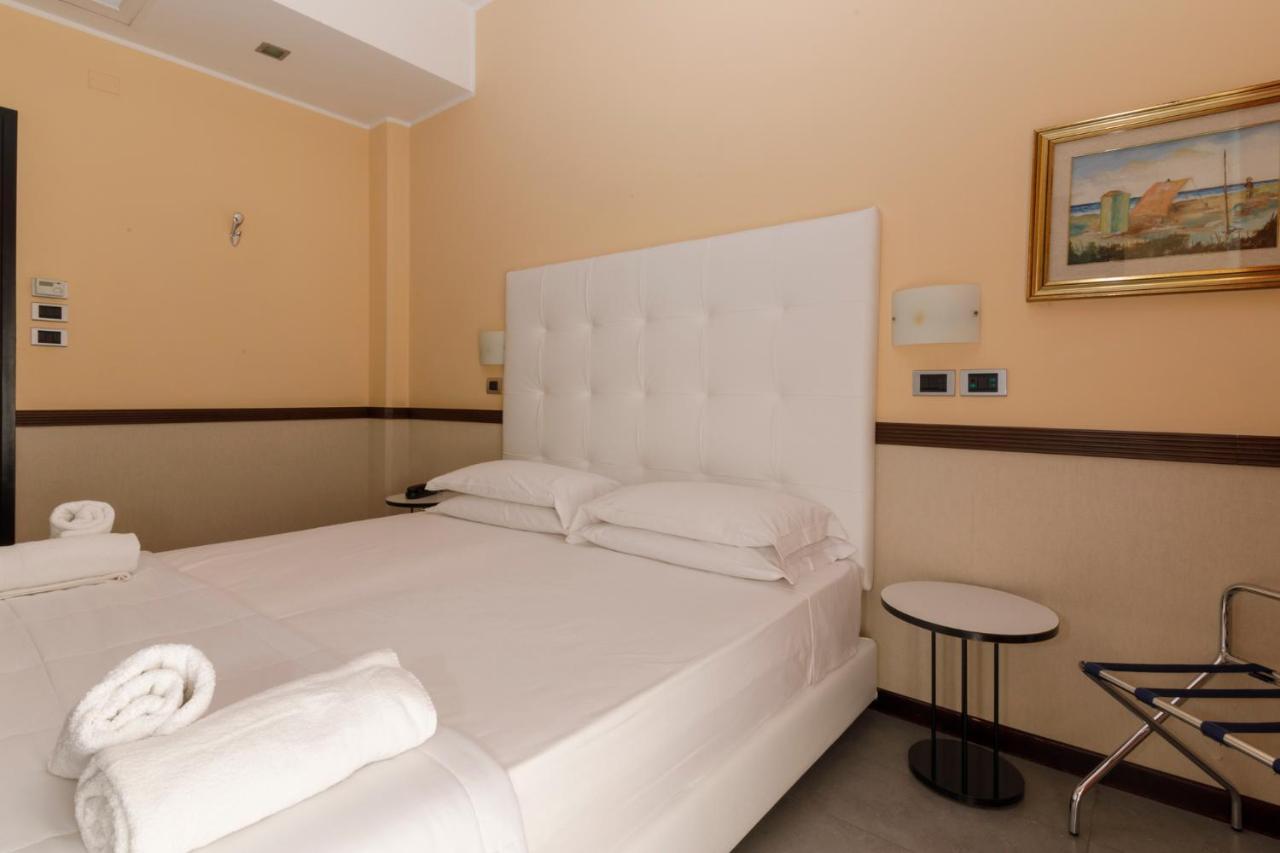 Hotel Derby Римини Экстерьер фото