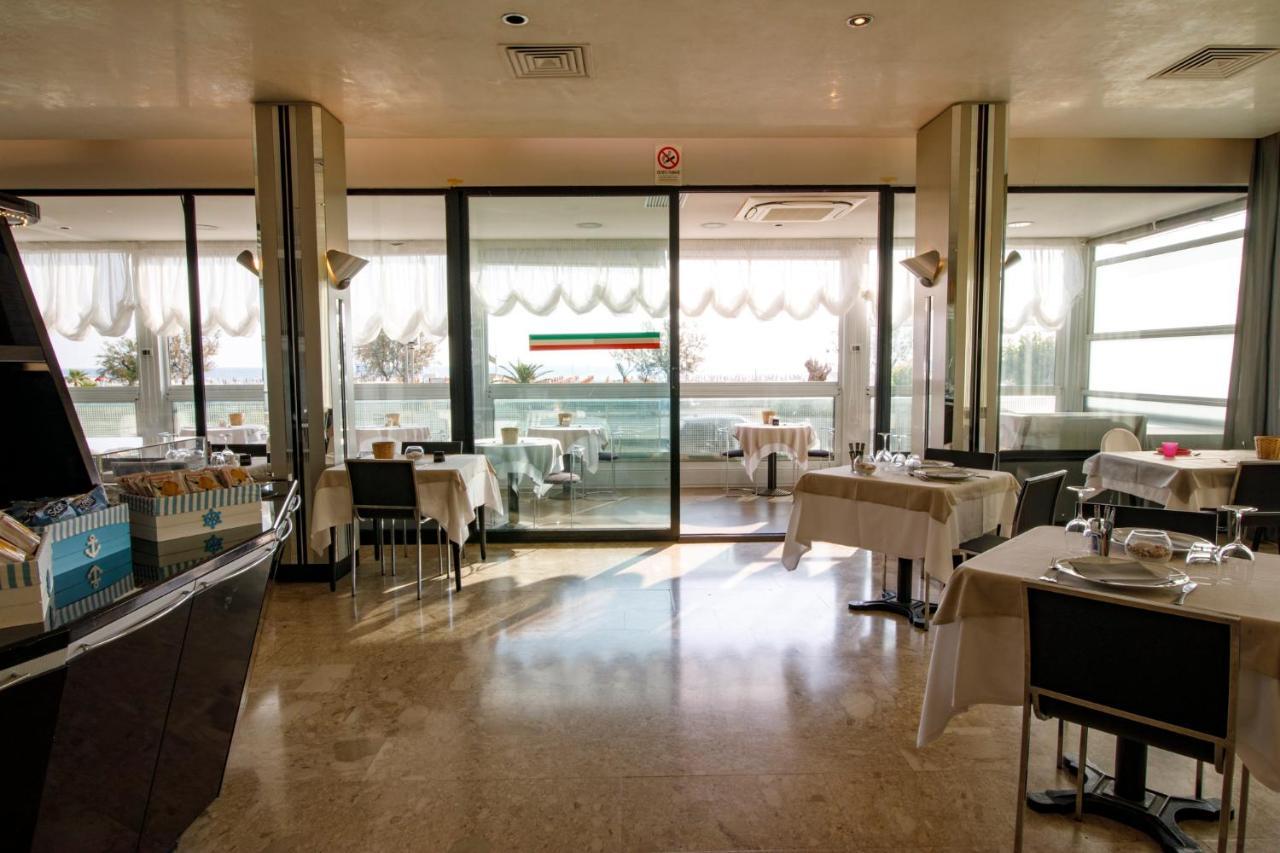Hotel Derby Римини Экстерьер фото